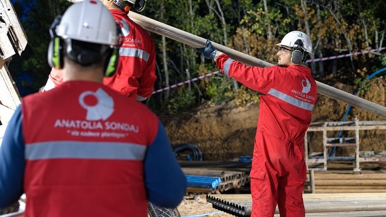 Anatolia Sondaj saha ve üretim fotoğrafı