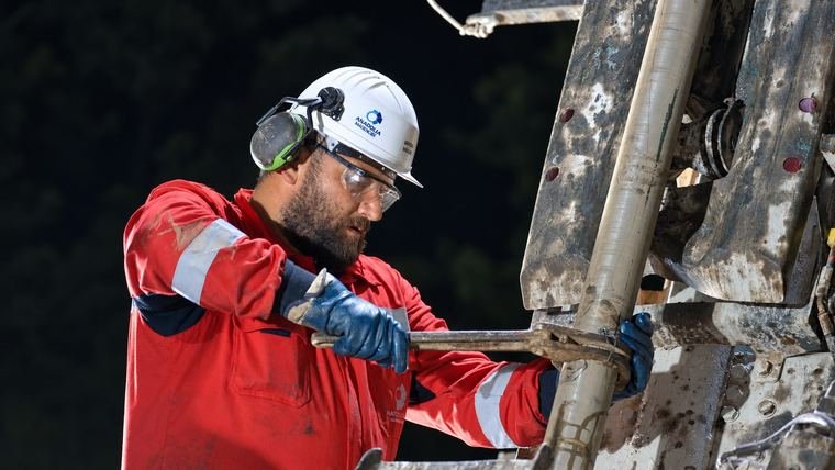 Anatolia Sondaj saha ve üretim fotoğrafı